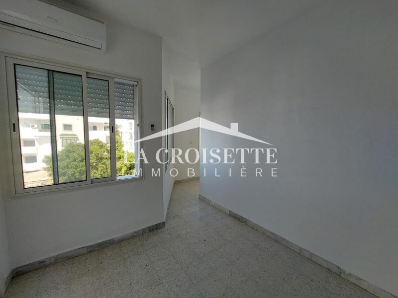 Etage de villa S+3 à La Marsa